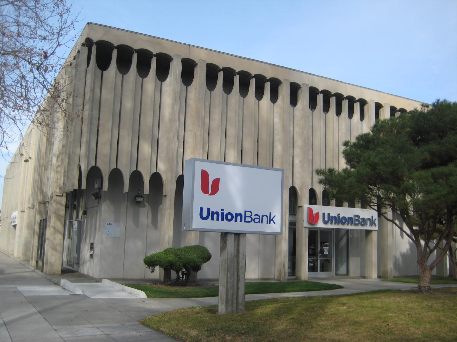 Exploring Union Bank: Services, Developments, and Importance